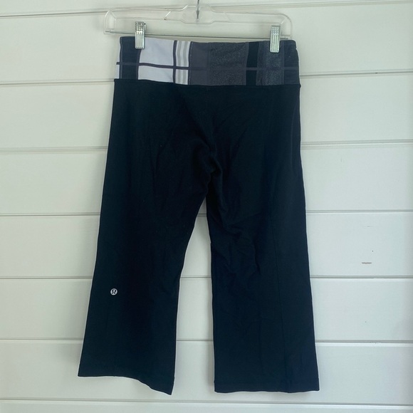 Lululemon | Flare Capri Leggings with Patterned Waistband | Great Condition - Picture 2 of 7